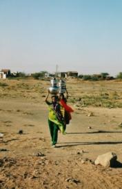 The time women must invest in carrying water over long distances can be reduced through investments into water infrastructure. Source: K. Conradin (2005)